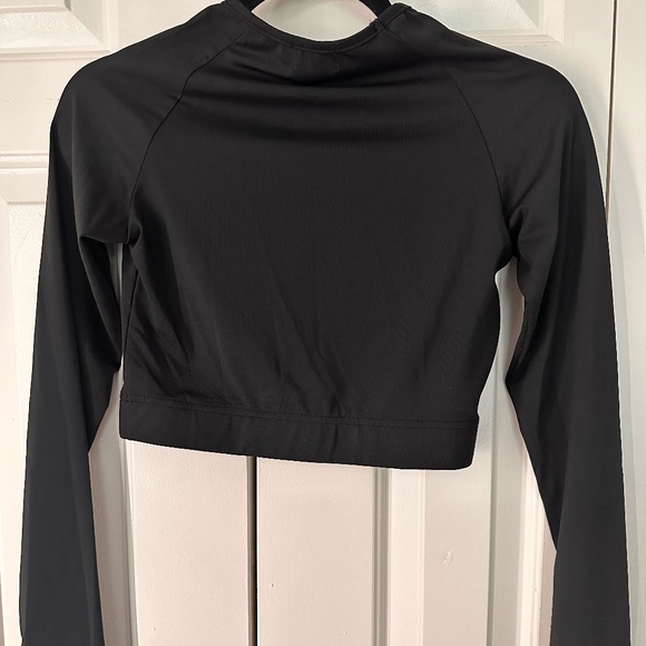 PLT Crop Top - Picture 3 of 4